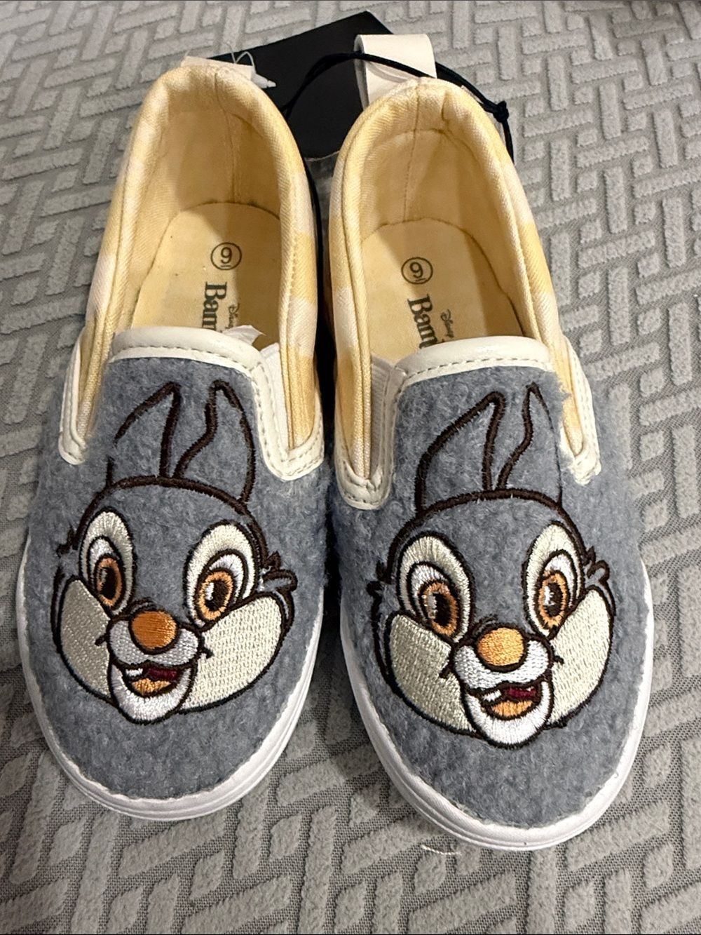 Disney Bambi Kids Slip-On Character
Low Top Sneakers in Gray Size 9